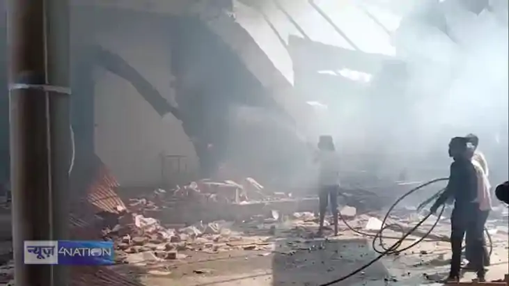 Banaskantha fire news - बेचने का लाइसेंस लेकर पटाखा बनाने की