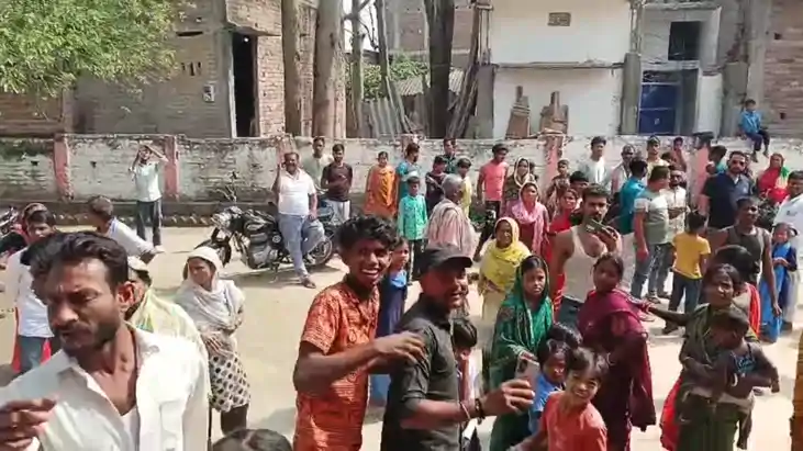 Bihar News : भागलपुर में मिड डे मील खाने के बाद 15 बच्चों की