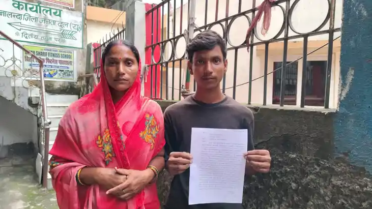 Bihar crime - दबंगों ने खेत में लगी धान की बिचड़ा फसल को किय Bihar crime - दबंगों ने खेत में लगी धान की बिचड़ा फसल को किय