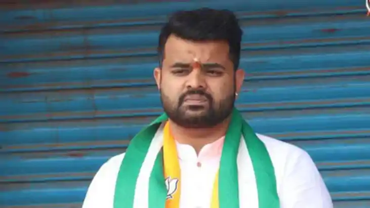 Political news - पूर्व प्रधानमंत्री के पोते पर रेप केस का दो