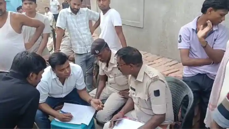 कमरे में फंदे से झूलता मिला वीडियोग्राफर का शव, प्रेम प्रसंग
