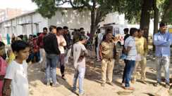 Bihar Crime:भोजपुर में सड़क किनारे पेंटर का शव मिला, बेटे ने शादी समारोह में चाकू मारकर हत्या का लगाया आरोप