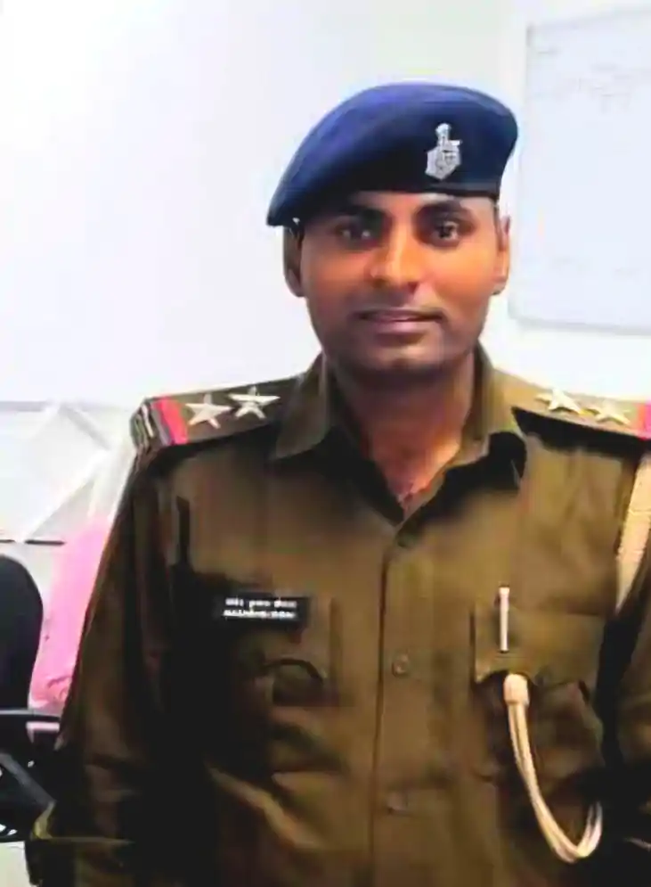   अपहरण के संदिग्ध आरोपी को  छोड़ने के बदले दरोगा जी ने मांग