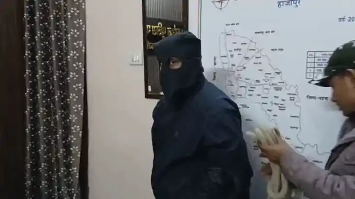 Bihar Crime: पुलिस ने चोरी की बाइक पर चल रहे शराब तस्करी का 