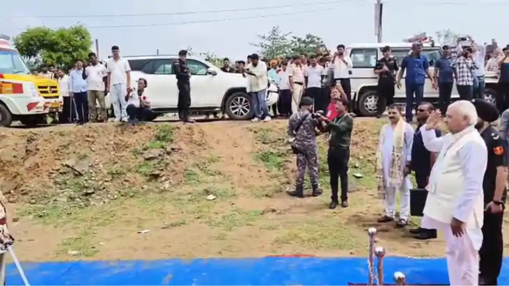 Bihar News : भोजपुर जिले के राजापुर गाँव में पहुंचे राज्यपाल