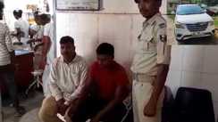 Bihar Crime - झारखंड से लग्जरी कार में विदेशी शराब की तस्करी कर रहे दो होमगार्ड जवान  गिरफ्तार, बताया कैसे बॉर्डर पार  करते थे दारू की खेप