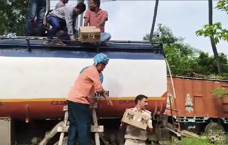  liquor worth one crore seized - छत्तीसगढ़ से तेल टैंकर से ब