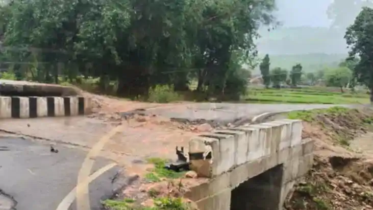 Bihar culvert collapsed - एक बारिश भी पार नहीं कर पाई दो मही