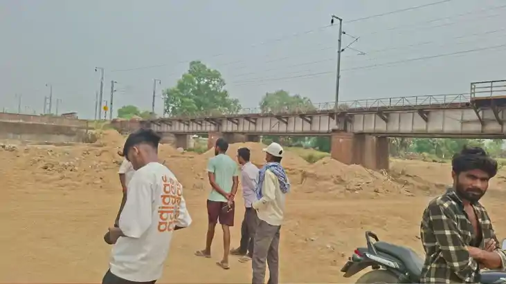Gaya Escaped Juvenile Dies on Railway Track Custody Lapses Q