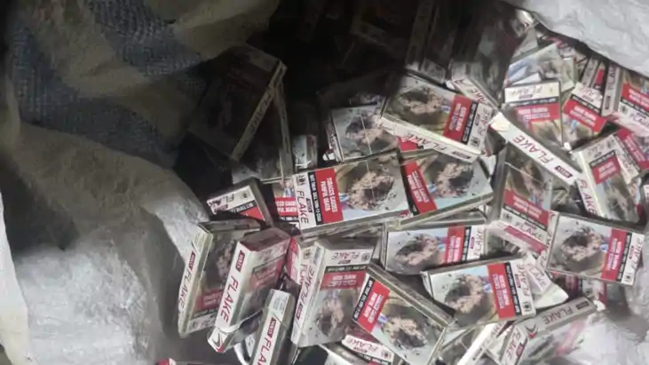 Bihar News : मुंगेर पुलिस ने नकली सिगरेट फैक्ट्री का किया भं