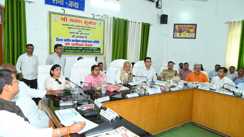 Bihar News : मोतिहारी में प्रभारी मंत्री श्रवण कुमार की अध्यक्षता में हुई 20 सूत्री की बैठक, सैटेलाइट सिटी बनाने की उठी मांग