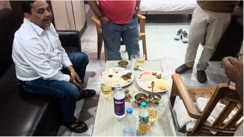 Bihar News : मोतिहारी में हाई-प्रोफाइल शराब पार्टी का पुलिस ने किया भंडाफोड़, सदर अस्पताल के बड़ा बाबू और दो होटल मालिक समेत 6 को किया गिरफ्तार