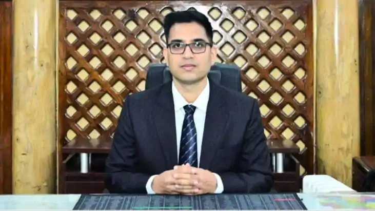 Bihar Politics : चुनाव ड्यूटी से गायब रहना अधिकारियों को पड़ा Bihar Politics : चुनाव ड्यूटी से गायब रहना अधिकारियों को पड़ा