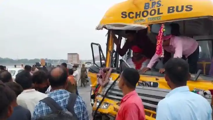 Bihar Road Accident : भोजपुर में स्कूल बस और कंटेनर ट्रक के 