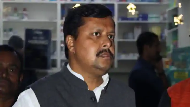 Bihar Election 2025 : परिवारवाद की राजनीति ने बिहार को पीछे Bihar Election 2025 : परिवारवाद की राजनीति ने बिहार को पीछे