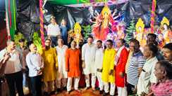 Navratri 2025 : जदयू नेता छोटू सिंह ने बड़हरा प्रखंड के कई पूजा पंडालों में किया पूजा अर्चना, माँ दुर्गा से की राज्य में सुख, शांति और समृद्धि की कामना 
