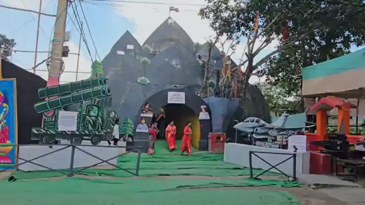 Navratri 2025:  ऑपरेशन सिंदूर की थीम पर बना है ये पूजा पंडाल