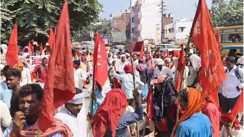 भाकपा माले ने समाहरणालय का किया घेराव, गरीबों को 5 डिसमिल जमीन देने और दबंगों के कब्जे से भूमि मुक्त कराने की मांग की