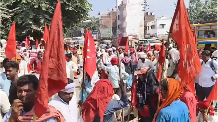भाकपा माले ने समाहरणालय का किया घेराव, गरीबों को 5 डिसमिल जम