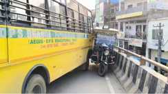 Bihar News : कैमूर में टला बड़ा हादसा, ब्रेक फेल होने से ई-रिक्शा से टकराई DPS भभुआ की बस, मौके पर मची अफरा-तफरी 