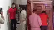 UP NEWS: तवे से सिपाही पति ने तोड़ा ताला, भीतर कॉन्‍स्‍टेबल बीवी के साथ प्रेमी को देख भड़क गया पति बुला ली पुलिस
