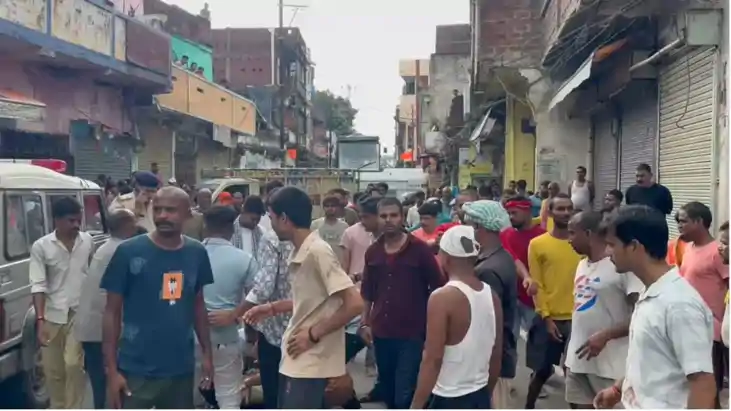 दिनदहाड़े युवक की गोली मारकर हत्या के बाद बवाल : उग्र भीड़ न