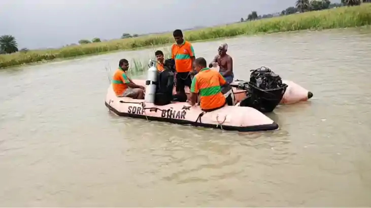 Bihar News : भोजपुर में डायवर्सन पार करने के दौरान नदी में ब