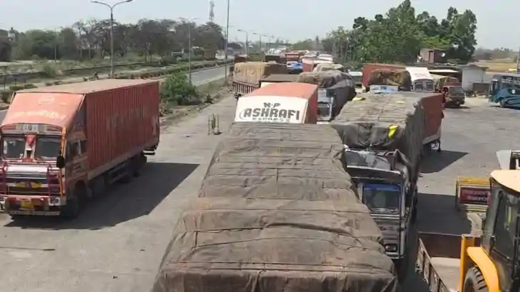 Bihar News : गोपालगंज में बलथरी चेकपोस्ट पर भ्रष्टाचार के खि