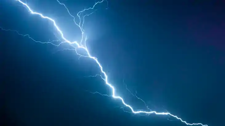 Weather News : अमेरिका में चमकी अबतक की सबसे लम्बी बिजली, लम