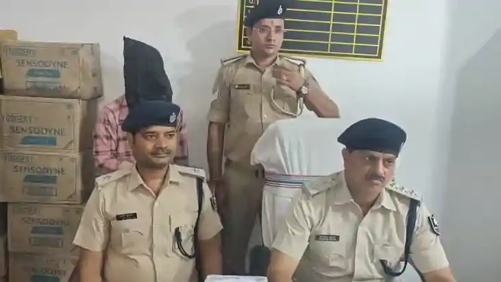 Bihar Crime - फिल्मी सीन की तरह लॉजिस्टिक्स कंपनी की वैन में Bihar Crime - फिल्मी सीन की तरह लॉजिस्टिक्स कंपनी की वैन में
