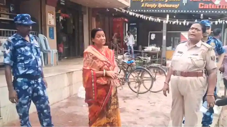Bihar News : आपके घर बड़ा संकट आनेवाला है....डर दिखाकर साधू क Bihar News : आपके घर बड़ा संकट आनेवाला है....डर दिखाकर साधू क
