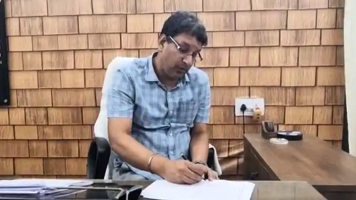 Bihar News : भोजपुर में शराब तस्करों पर उत्पाद विभाग ने कसा 