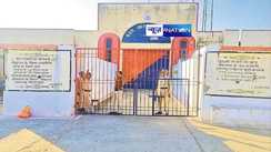 Bihar Jail Raid: मंडल कारा में अहले सुबह छापेमारी, अंदर की गढ़बंदी पर प्रशासन का सर्जिकल स्ट्राइक,मोबाइल के साथ ये सामान हुए बरामद