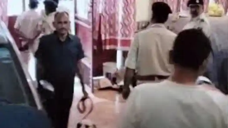 Patna Thief Caught During Robbery Beaten