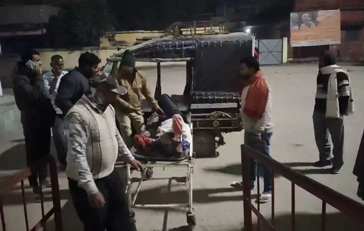 अपराधियों को रोकना मुश्किल, इलाज के लिए गोरखपुर जा रहे व्यक्