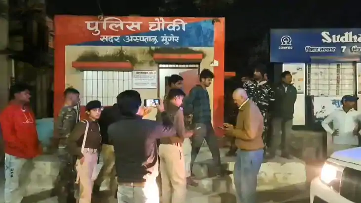 Bihar News : मुंगेर में नशेड़ी की करतूत: विवाद सुलझाने गई बुज