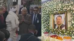 पुराने साथी को श्रद्धांजलि देने पंडारक पहुँचे CM नीतीश: स्व. बब्बन शर्मा के परिजनों से मिल साझा किया दुख