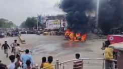 Bihar News : रोहतास में बीच सड़क पर चलती कार में लगी भीषण आग, इलाके में मची अफरा-तफरी, मौके पर पहुंची दमकल की गाड़ियां  