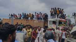 Bihar Road Accident: कटिहार में दो हाइवा के बीच आमने सामने की हुई टक्कर, चालक की हुई मौत, खलासी गंभीर रूप से हुआ जख्मी 