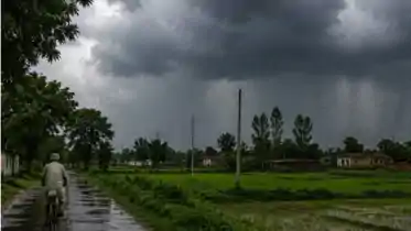 Bihar Weather Update : बिहार में मानसून पूरी तरह हुआ सक्रिय, मौसम विभाग ने जारी किया येलो अलर्ट, वज्रपात के साथ तेज आंधी का जताया पूर्वानुमान