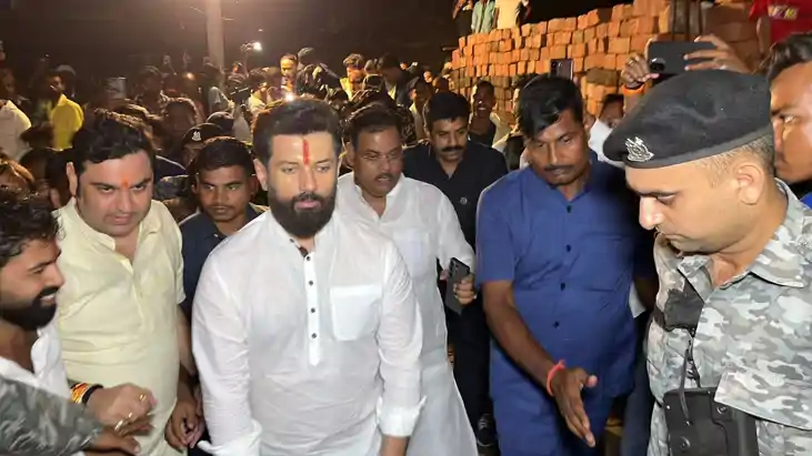 Bihar News : नालंदा में मॉब लिंचिंग के पीड़ित परिजनों से मिल