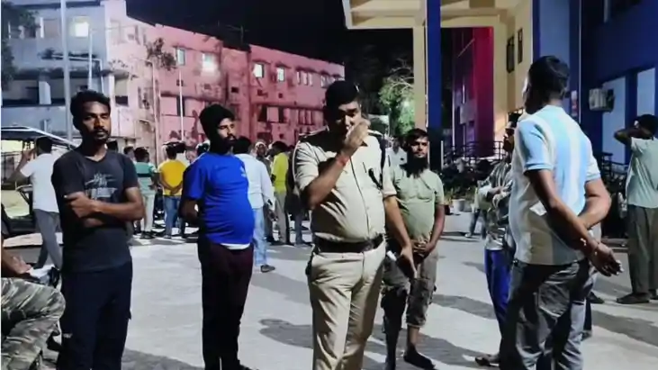 Bihar News : क्रिकेट खेलने के विवाद में बदमाशों ने विकेट से 