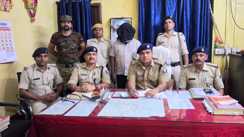 Bihar News : कटिहार में पुलिस को मिली बड़ी कामयाबी, 25 हजार के इनामी कुख्यात अंकित चौहान को किया गिरफ्तार, भारी मात्रा में जिंदा कारतूस और पिस्टल किया बरामद