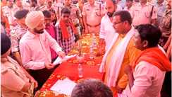 Bihar News : बेतिया में आयोजित सहयोग शिविर में पहुंचे ‘मुखियाजी’, निजी जमीन पर अतिक्रमण हटाने की लगाई गुहार, अग्निपीड़ित ने रिश्वत मांगने का लगाया आरोप   