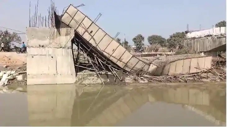 Bihar News : गोपालगंज में पुल गिरते ही एक्शन में सरकार, तीन 