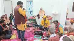 Ara News : संत देवराहा शिवनाथ दास जी महाराज के सानिध्य में होली मिलन समारोह का हुआ आयोजन, बुराई पर अच्छाई की जीत का दिया संदेश