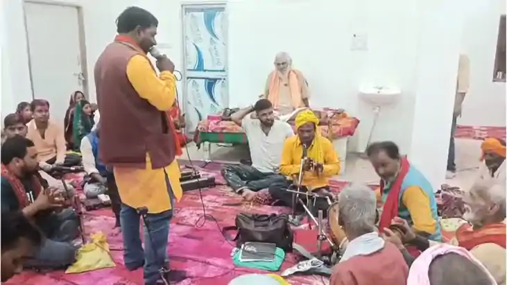 Ara News : संत देवराहा शिवनाथ दास जी महाराज के सानिध्य में ह