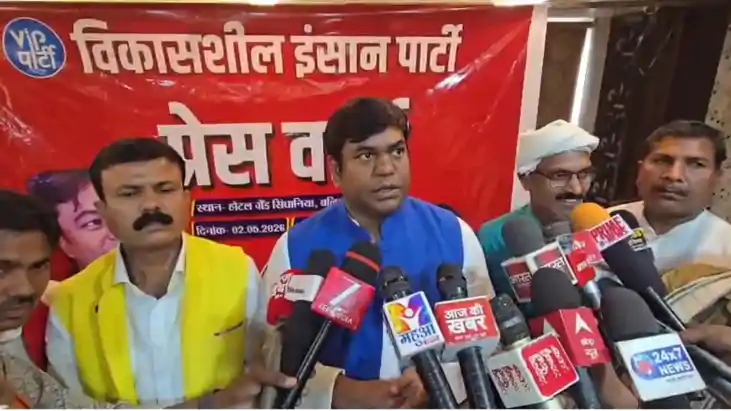 'मलाई खाएंगे या समाज की लड़ाई लड़ेंगे?': मुकेश सहनी ने मंत्री 