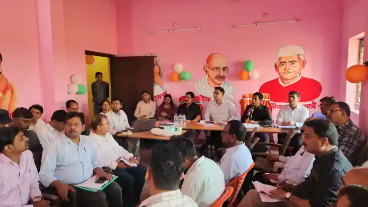 Bihar News : मोतिहारी डीएम की बड़ी कार्रवाई, विकास कार्यों म