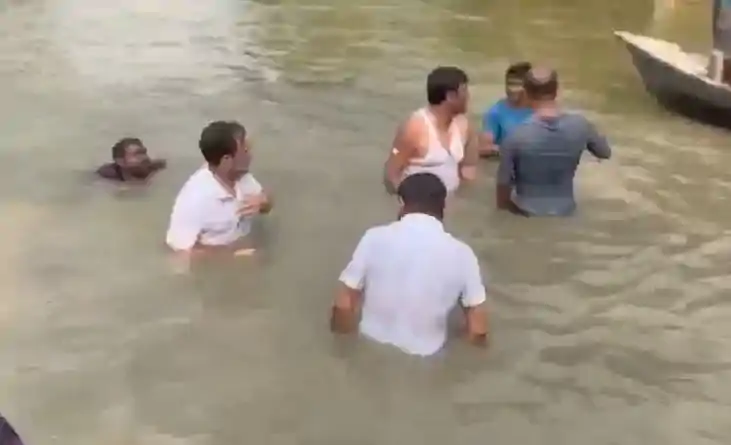 Bihar Election 2025 - मुकेश सहनी के साथ मछली पकड़ने तालाब मे Bihar Election 2025 - मुकेश सहनी के साथ मछली पकड़ने तालाब मे